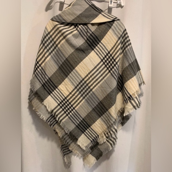 Sonoma Women's Poncho, Cream, Gray & Black Plaid w/Two Toggle Front Closure; OS - Picture 2 of 10